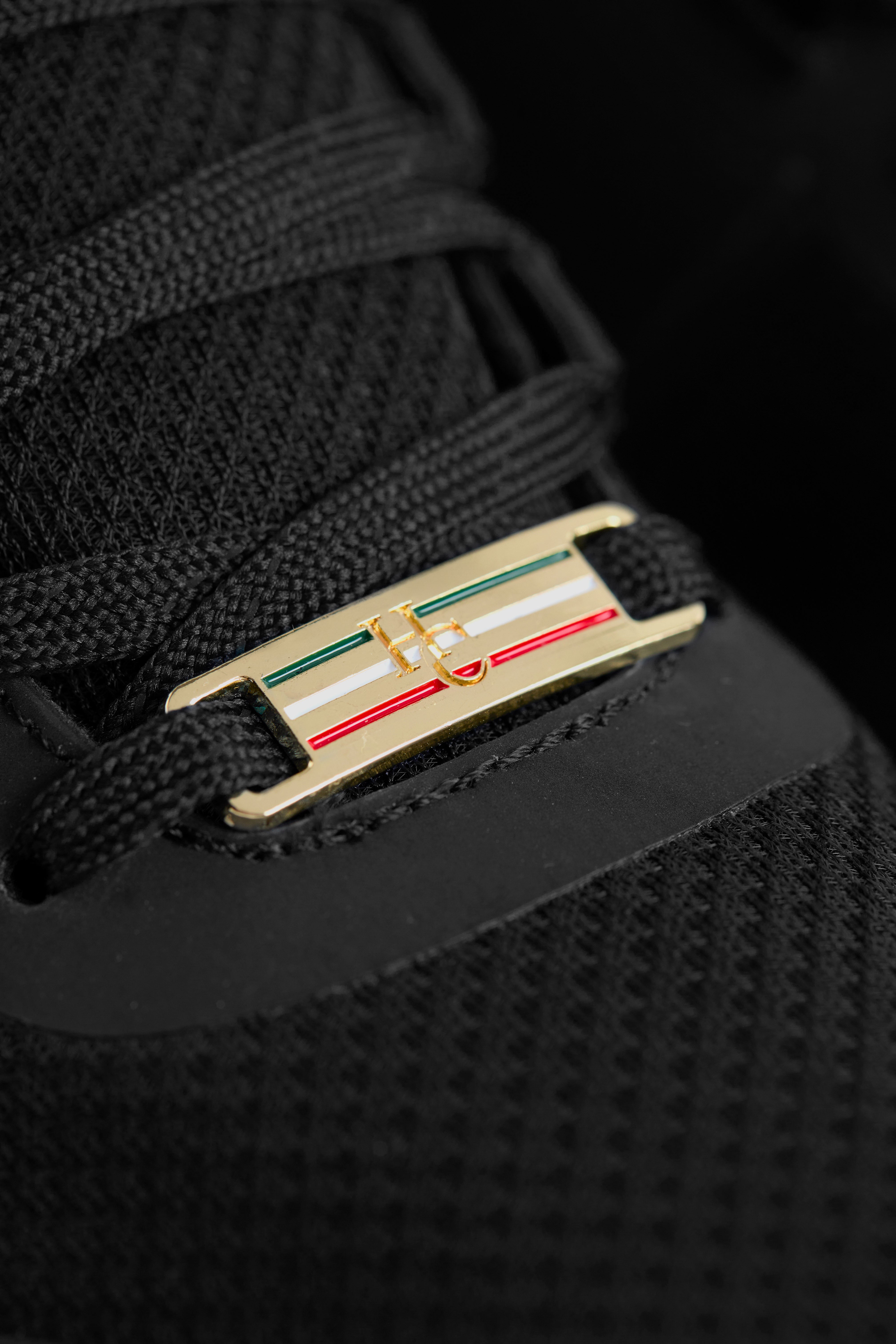 Holland Cooper Burghley Waterproof Trainer #Colour_Black