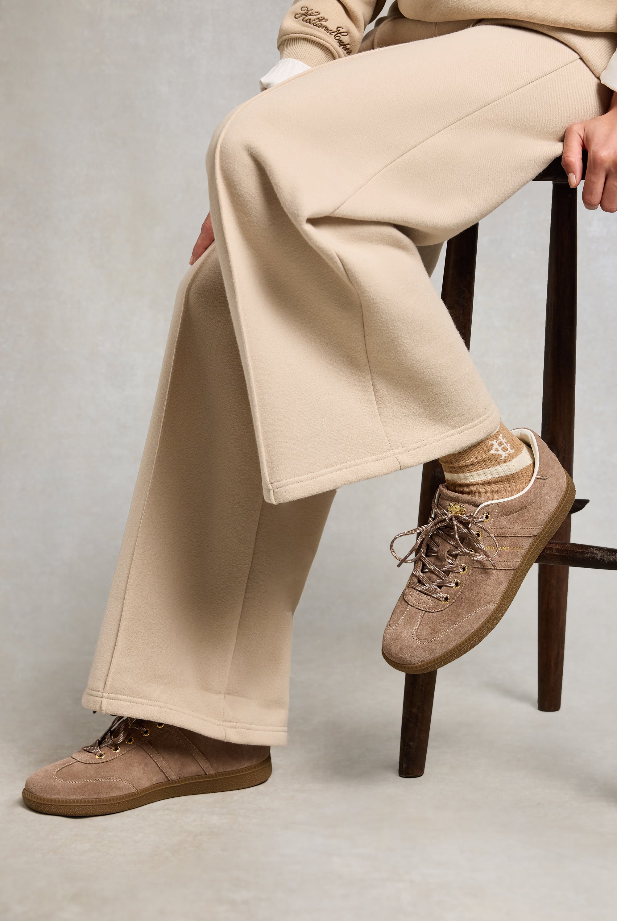 Holland Cooper Knightsbridge Court Trainer #Colour_Taupe Suede