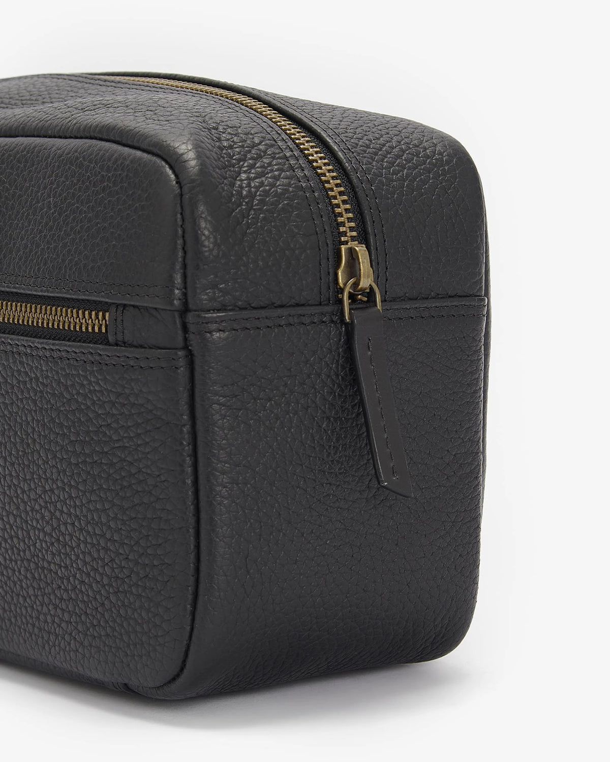 Barbour Highgate Leather Washbag #Colour_Black