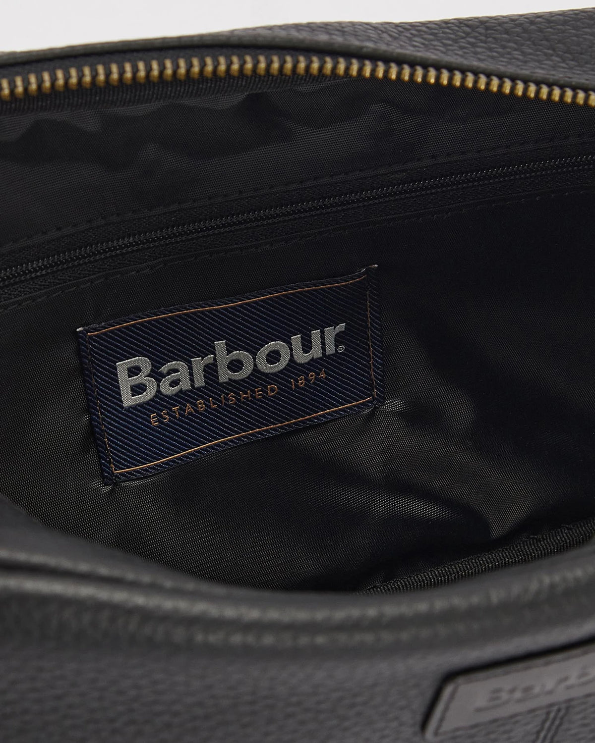 Barbour Highgate Leather Washbag #Colour_Black