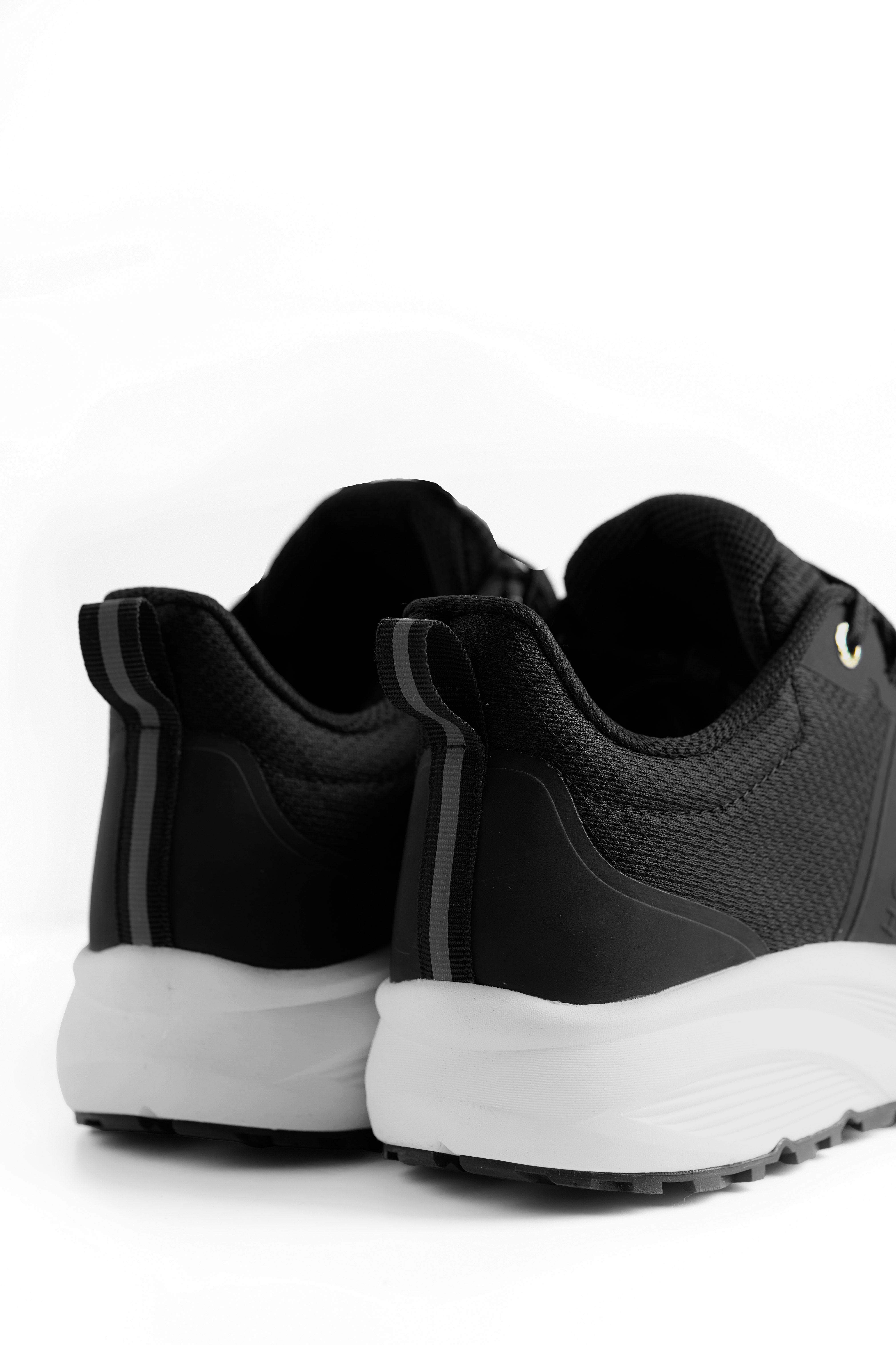 Holland Cooper Burghley Waterproof Trainer #Colour_Black