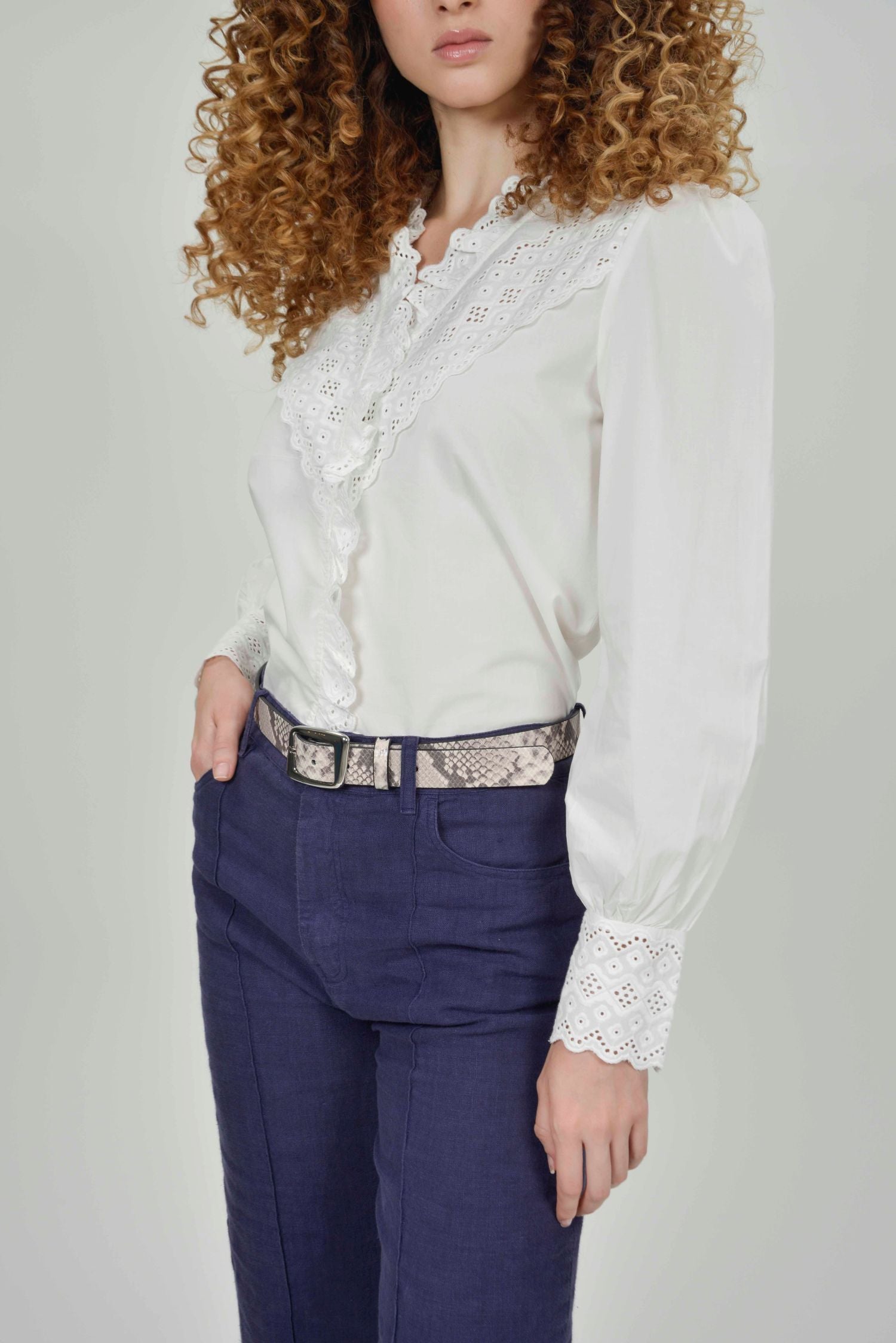 Hartwell White Hannah V Neck #Colour_White