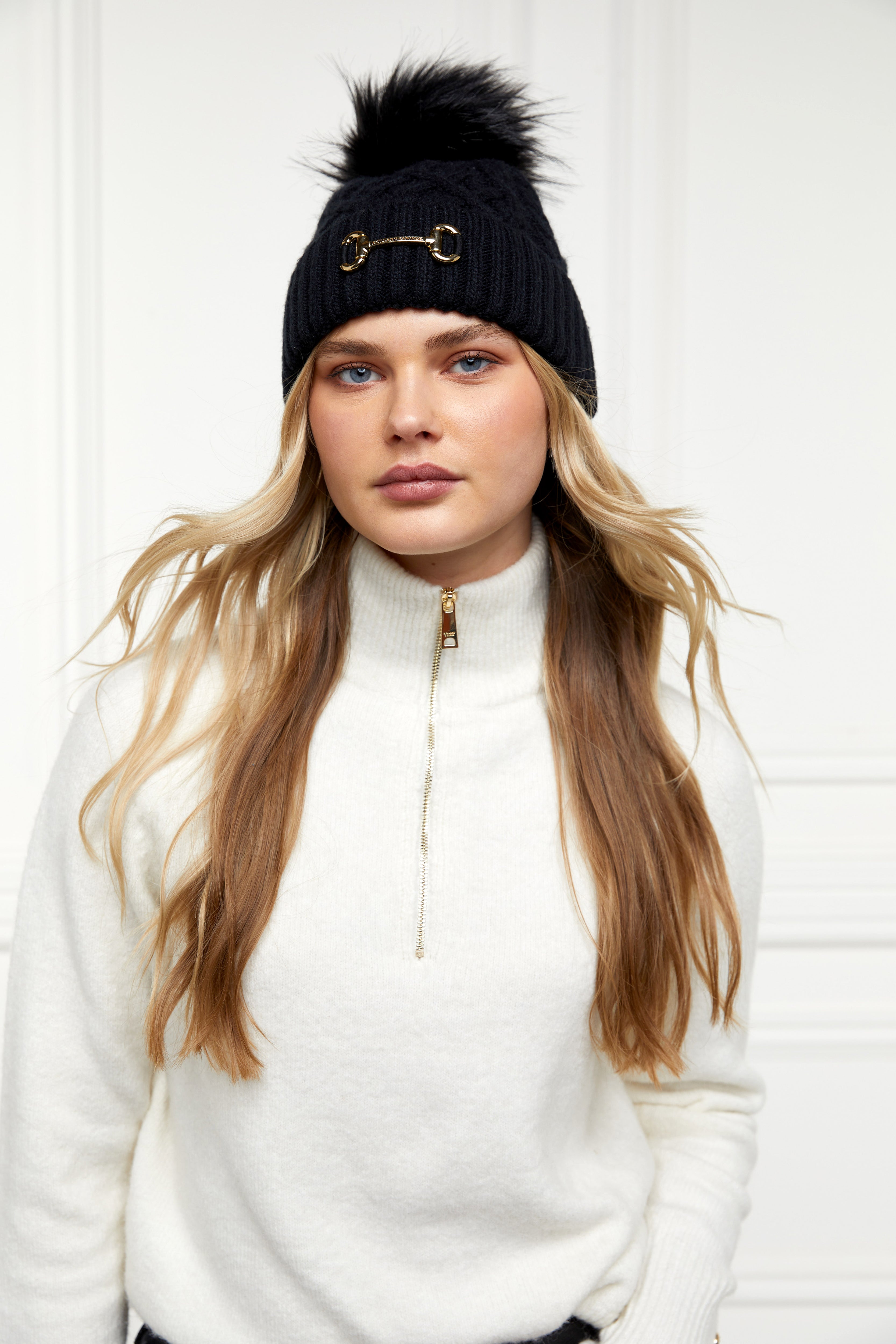 Horsebit Bobble Hat -    black - View 2