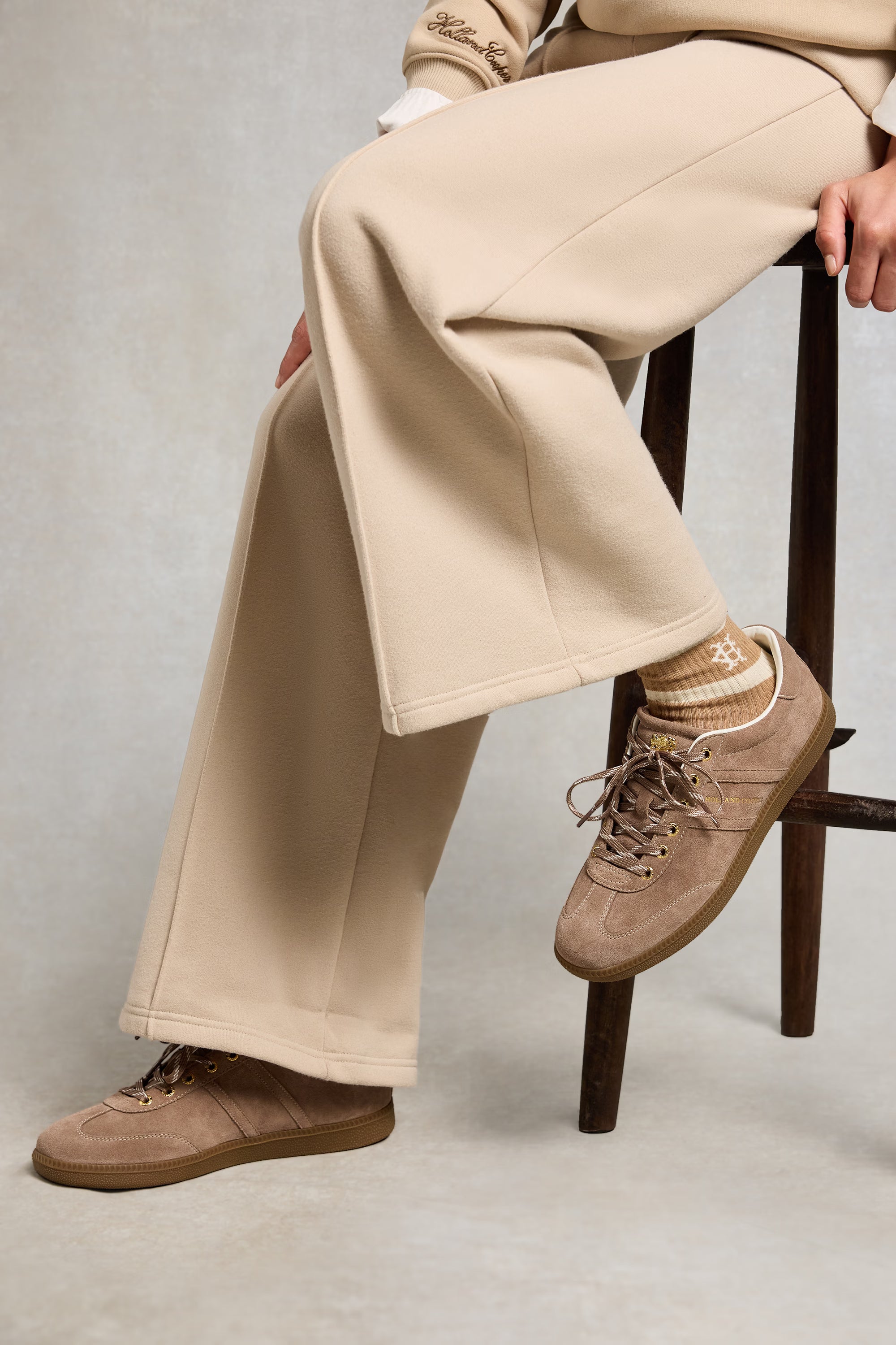 Holland Cooper Knightsbridge Court Trainer #Colour_Taupe Suede