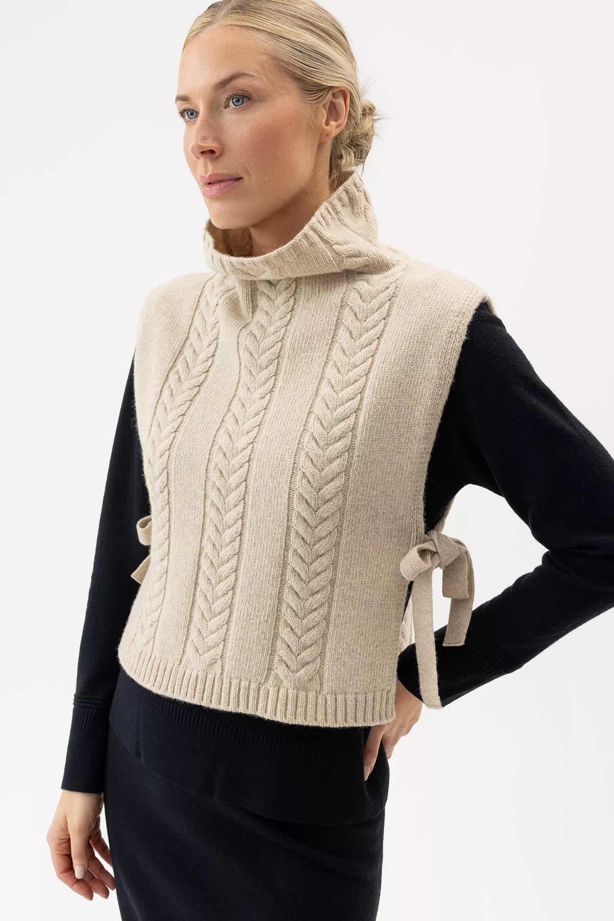 Holebrook Tolken Bib Collar #Colour_Sand