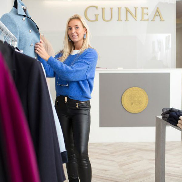 Guinea: Luxury British Country Style