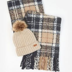 barbour- saltburn- beanie- &- tartan- scarf-Gift- Set - Rosewood - Ruffords - Country - Lifestyle.01