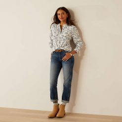 ruffords-country-lifestyle-ariat-clarion-blouse-toile-scene2