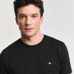 ruffords_country_lifestyle_gant_Regular_Fit_Shield_T_Shirt_black3